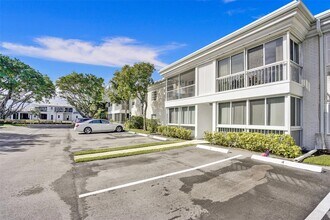 Building Photo - 6511 Bay Club Dr