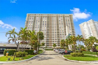 Building Photo - 300 Bayview Dr