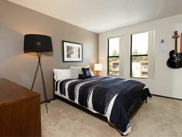 Foto del edificio - 10925 Bluffside Dr