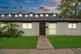 Building Photo - 1736 Crestdale Dr