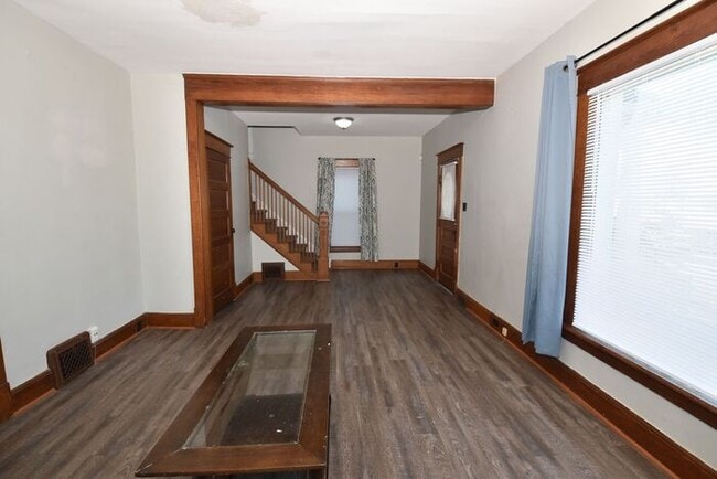 Building Photo - Near Downtown South Bend 3 bedroom home