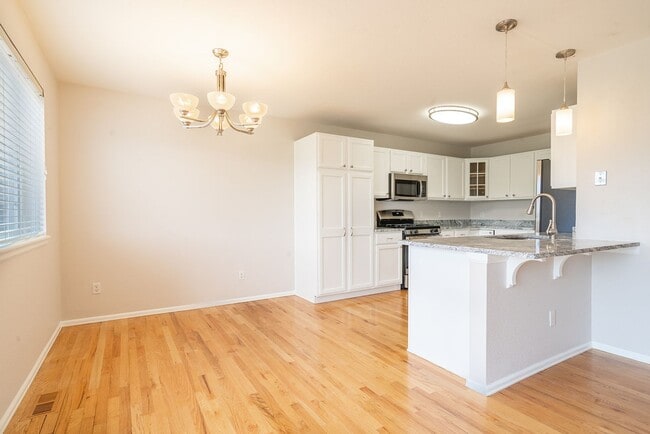 Building Photo - 2217 Ashwood Ln