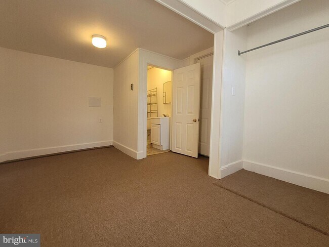 Building Photo - 409 N Washington St