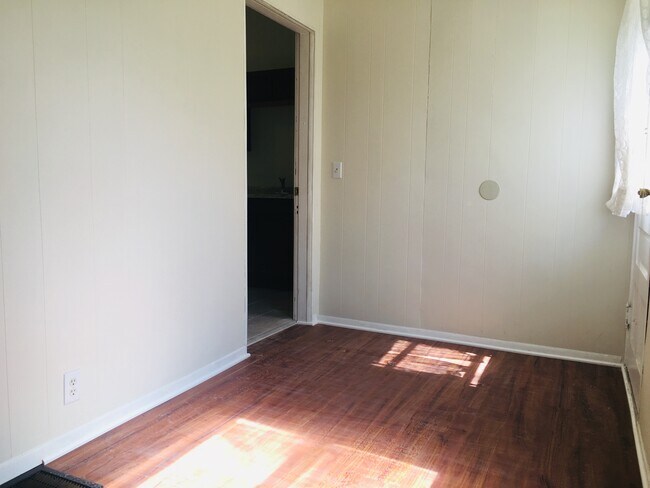 HABITACIÓN/OFICINA ADICIONAL - 4530 Lafayette Avenue