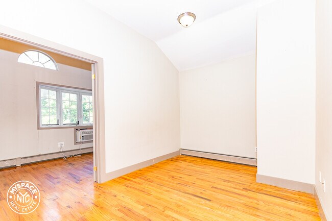 Building Photo - 966 Myrtle Ave