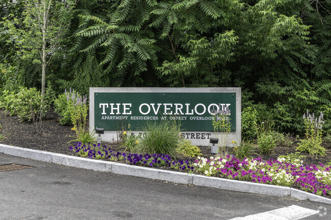 Building Photo - The Overlook