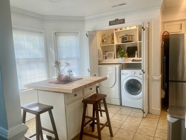 Foto del edificio - 4601 Merrimac Ln