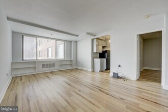 Building Photo - 1121 Arlington Blvd