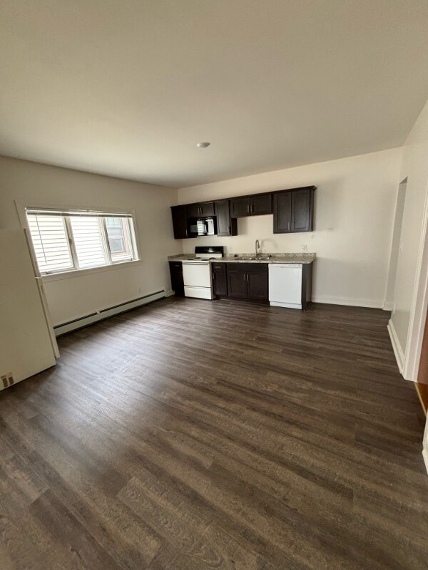 Building Photo - 85 Laverack Ave