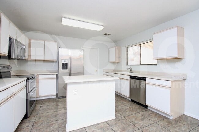 Building Photo - 2302 W 23rd Ave