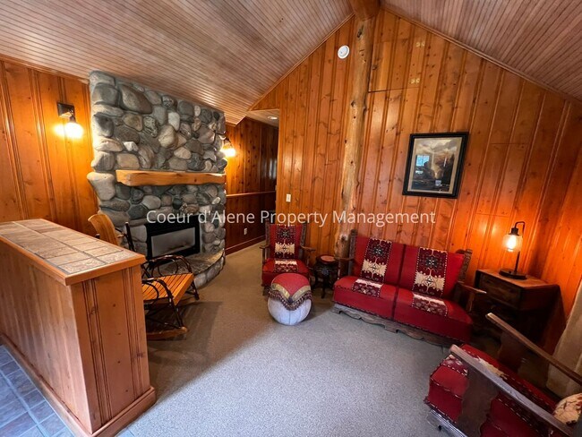 Foto del edificio - 10646 N Lakeview Dr