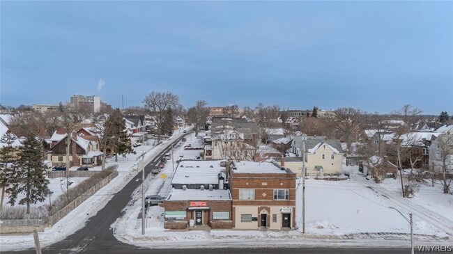 Building Photo - 1204 Niagara St