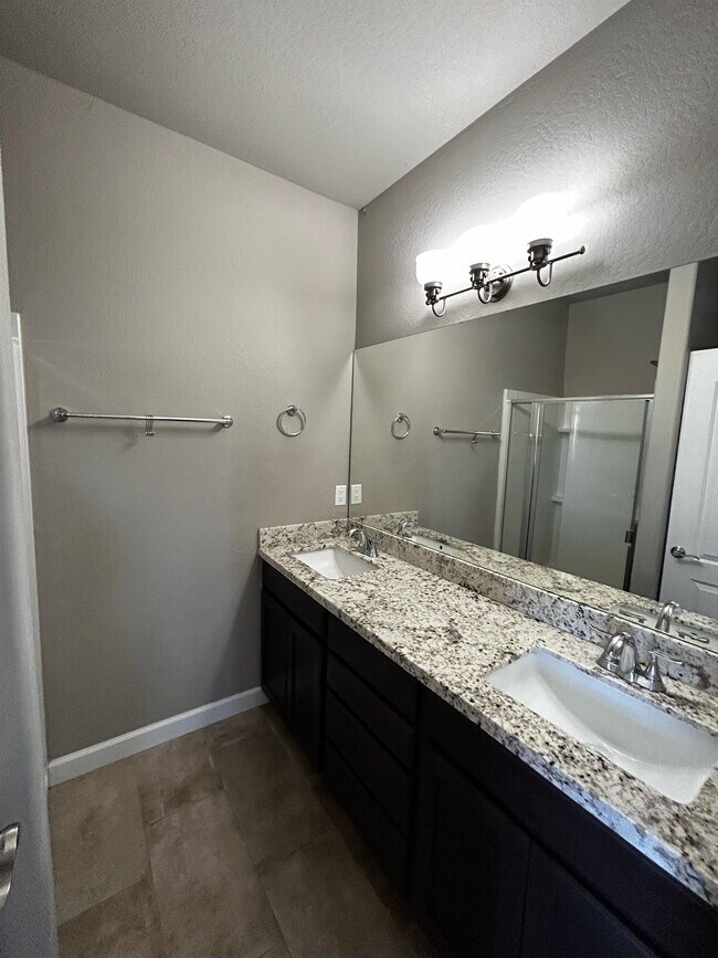Foto del edificio - 2465 W Cripple Creek Dr