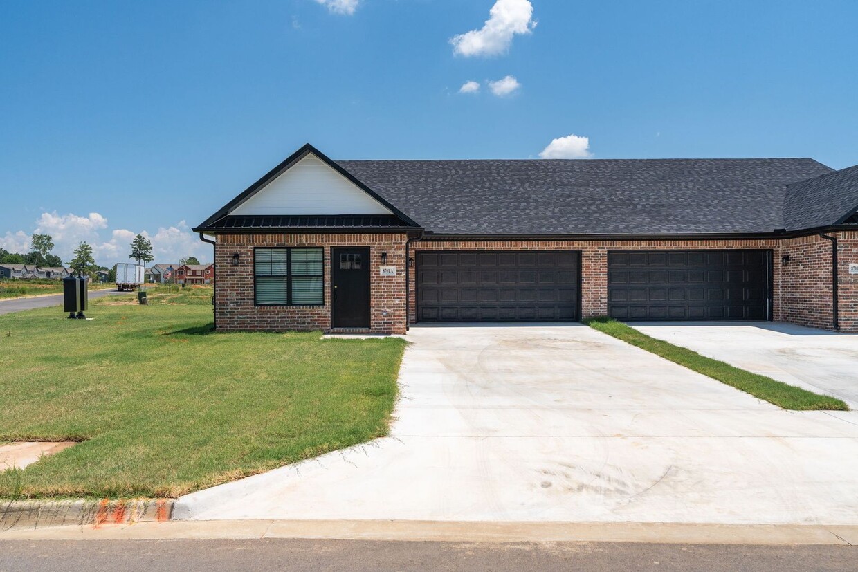 Primary Photo - 8705 Cantera Dr