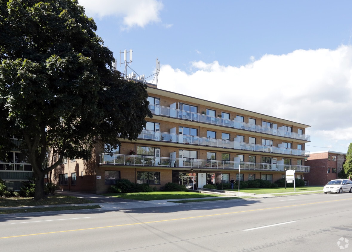 Building Photo - De Laurentian Apartments