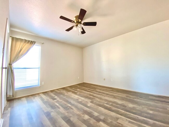 Bed Room - 7950 N Stadium Dr