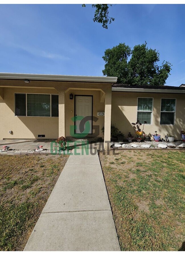 Building Photo - 115 E Emerson Ave