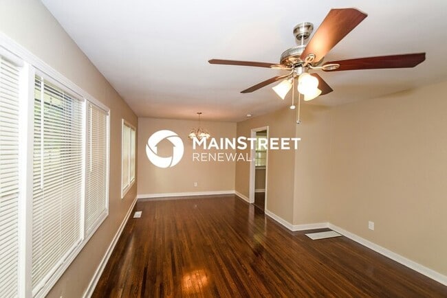 Building Photo - 3 Bedroom Pet-Friendly Home in Birmingham, AL with Main Street Renewal
