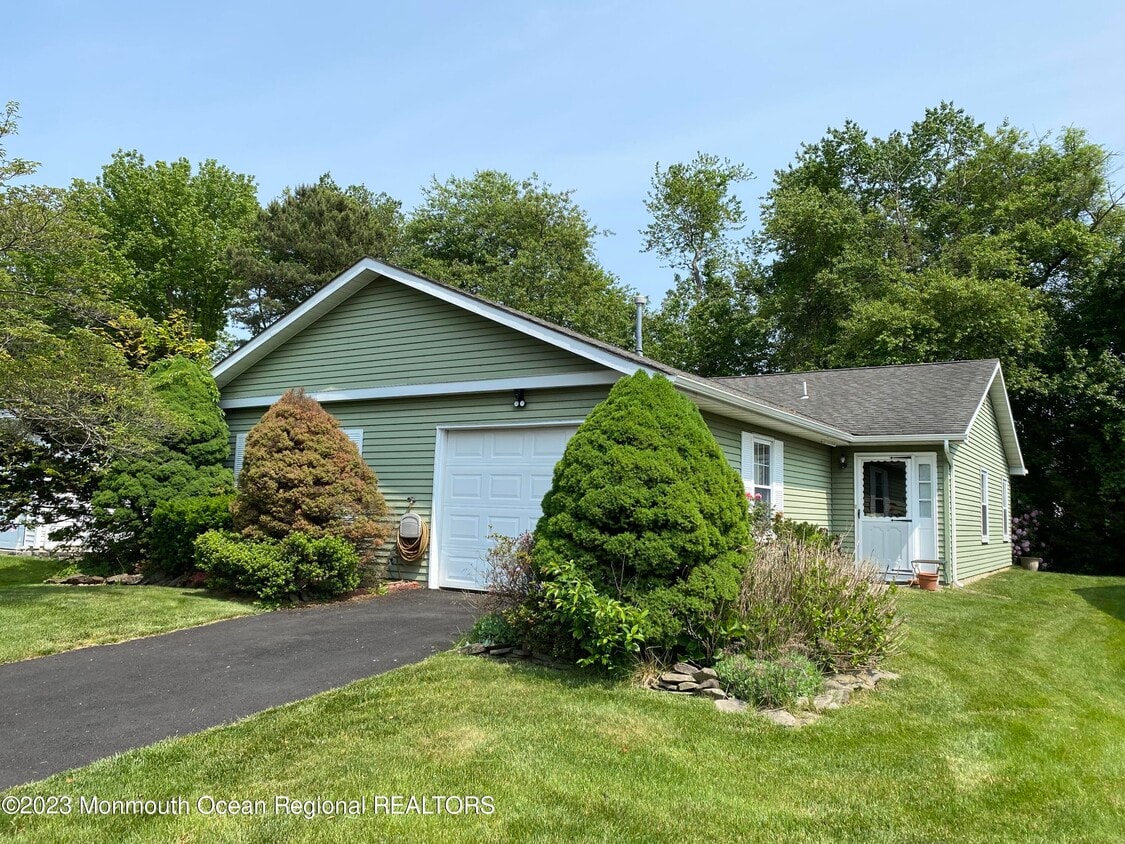 8 Brenner Ct, Brick Township, NJ 08724 House Rental in Brick Township