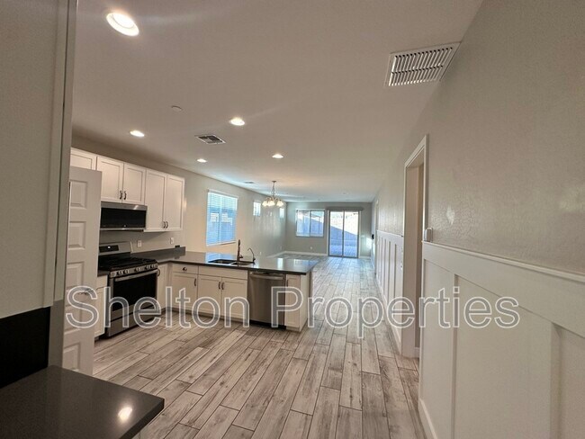 Foto del edificio - 13180 W Cliffrose Rd