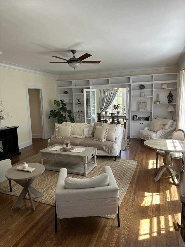 Sun fill sun filled grand living room with incredible light - 2034 Dahlia St