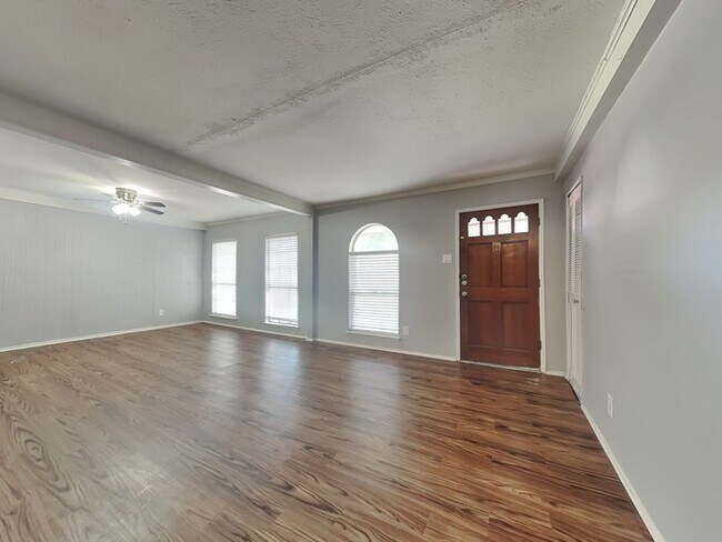 Foto del edificio - Amazing 3bd 2bth Garland Home!