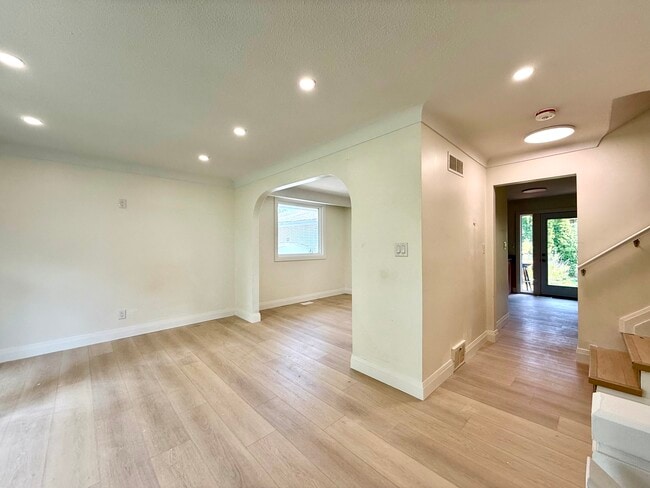 Building Photo - 1-25 Meadowbrook Crescent St Catharines ON