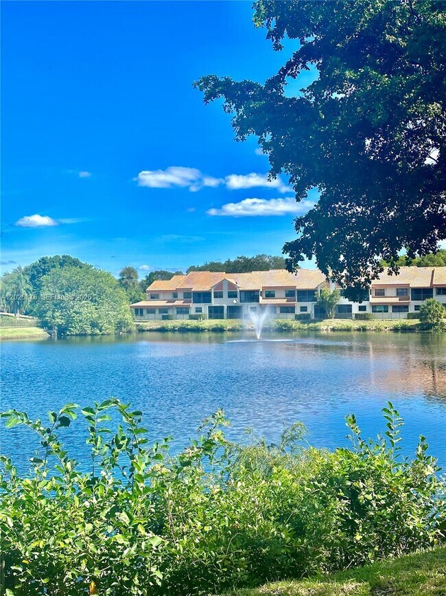 Foto del edificio - 3176 Arbor Ln