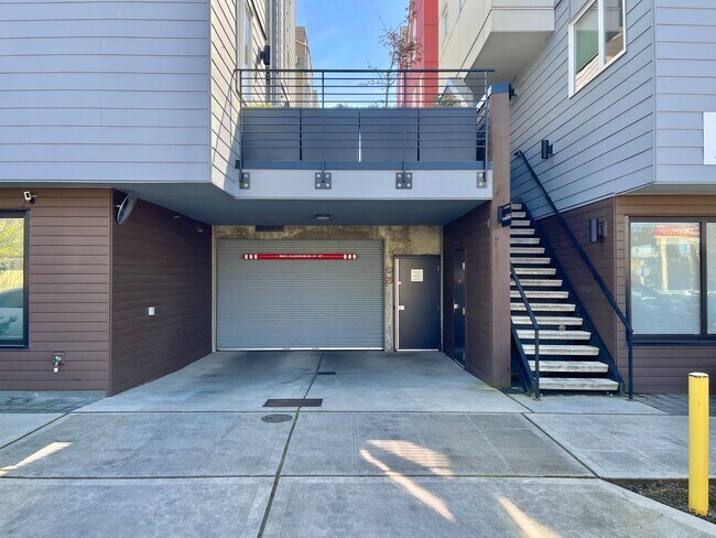 Foto del edificio - Great townhouse- move in during May & Enjo...
