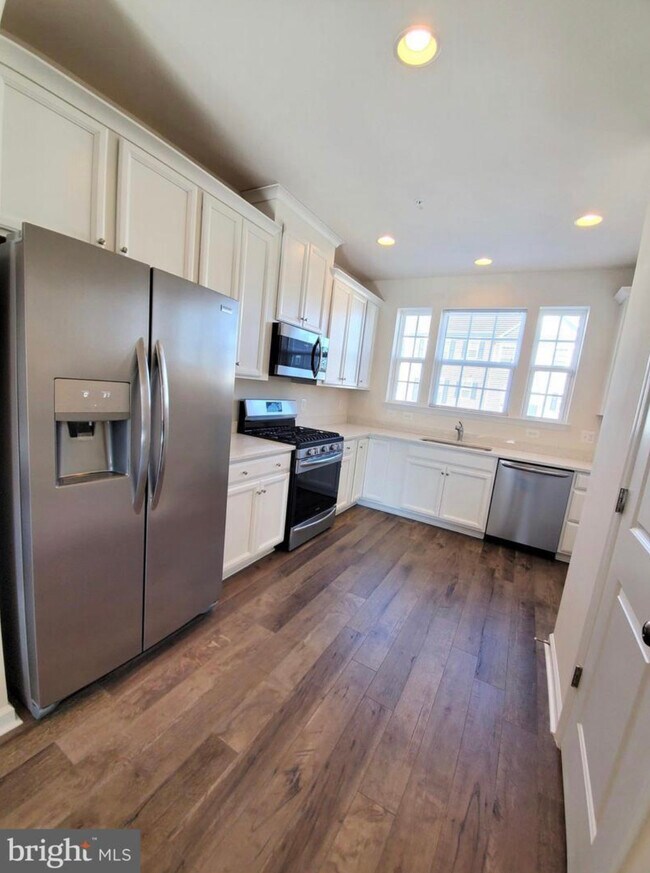 Building Photo - 43719 Winterberry Way