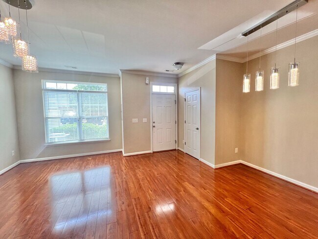 Foto del edificio - Charming 3BD, 2.5BA Raleigh Townhome with ...