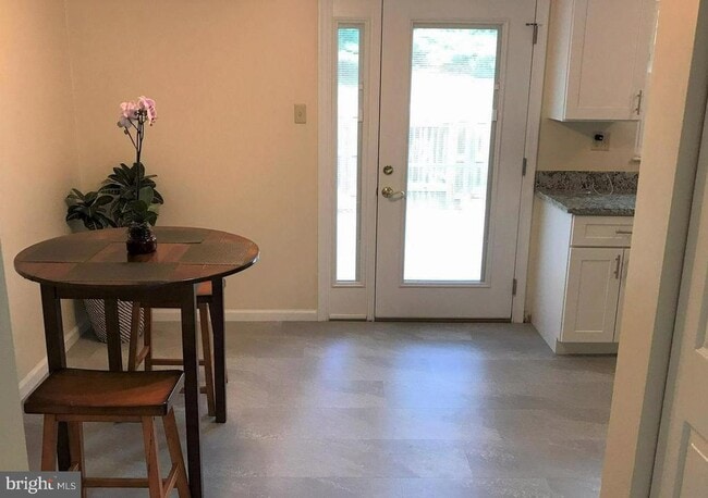 Building Photo - 23 Dufief Ct