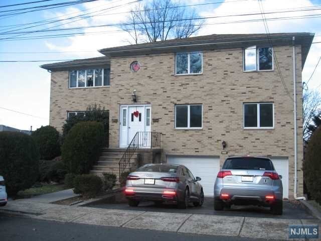 Primary Photo - 431 Oak St