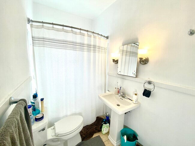 Bathroom - 304 S Summit St