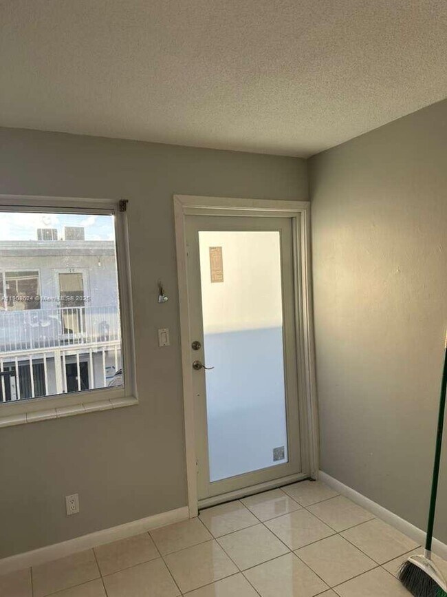 Foto del edificio - 1715 Wiley St