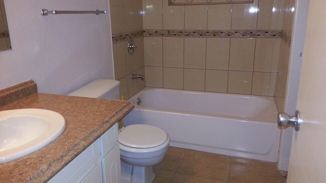 Building Photo - Great 2 Bedroom/1 Bath Duplex in Arden-Arc...