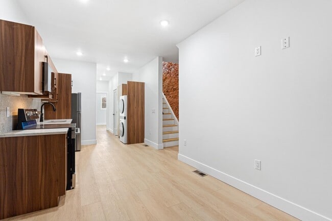 Foto del edificio - 118 E Huntingdon St