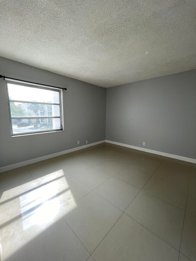 Building Photo - 626 NW 13th St