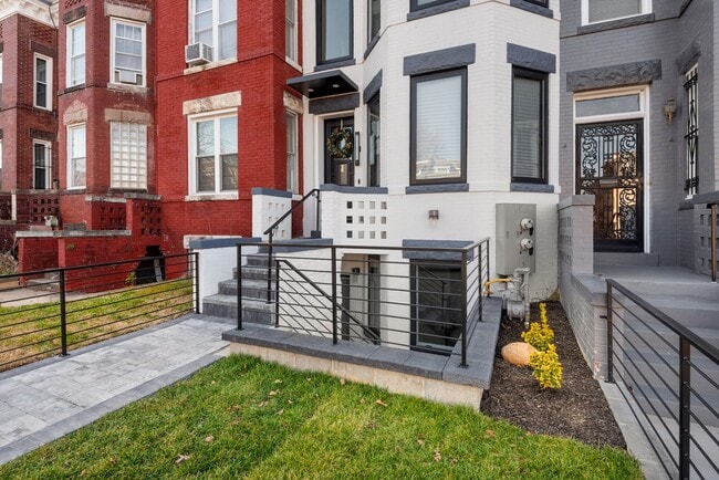 Building Photo - 3558 11th St NW