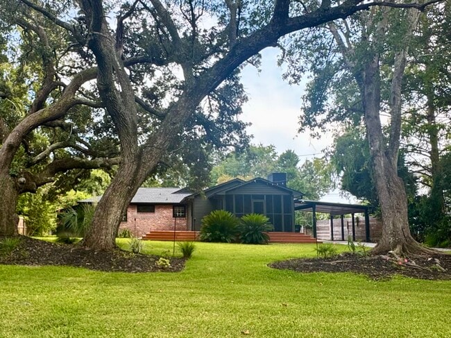 Building Photo - 774 Creekside Dr