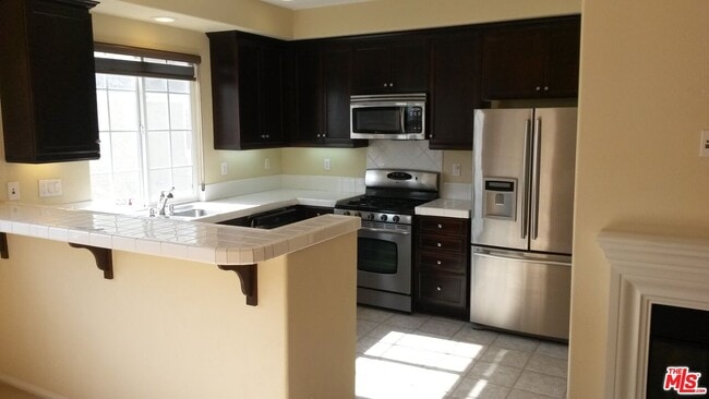 Building Photo - 15225 Kensington Park Dr