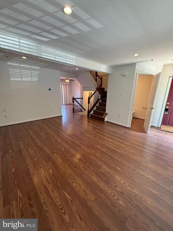 Building Photo - 1554 Beverly Ct