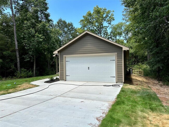 Building Photo - 11931 Lakeview Manor Dr