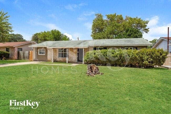 Building Photo - 523 Pinehurst Blvd