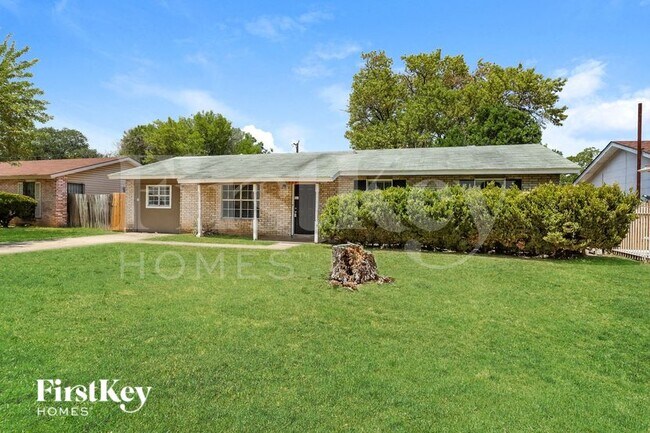 Foto del edificio - 523 Pinehurst Blvd