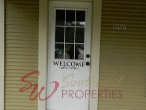 Building Photo - 1026 W Vanderbilt St