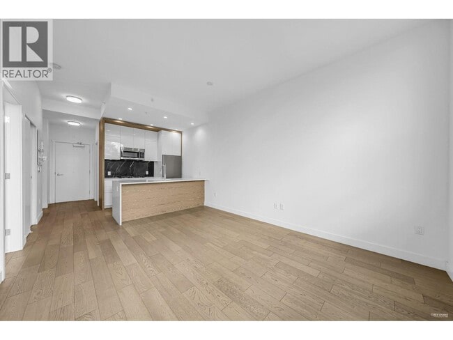Building Photo - 6733-6733 Cambie St.