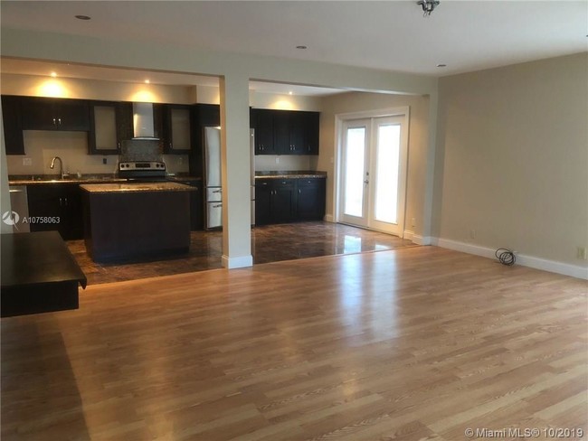 Building Photo - 275 SE 8th Ter  A Deerfield Beach FL 33441