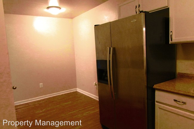 Building Photo - 5875 Lone Oak Dr SW