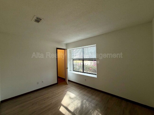 Building Photo - 4655 Trevi Dr